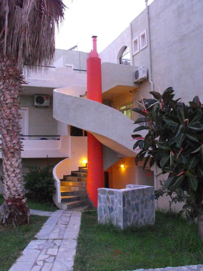 Ermioni Hotel Paralia Kourna Bagian luar foto