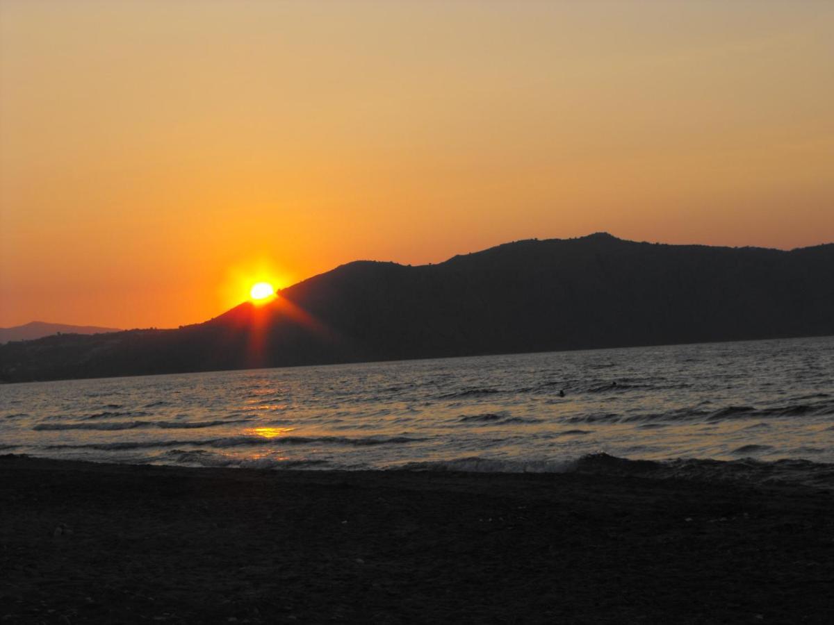 Ermioni Hotel Paralia Kourna Bagian luar foto